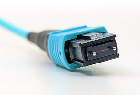 LABFIBER® MF | Pancéřovaný NON_MAGNETIC kabel z optických vláken pro profesionální laboratorní aplikace – samec – samice MPO